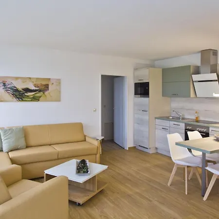 Apartment Strandhaus Monchgut: Beachside Retreat With Balcony And Access Lobbe