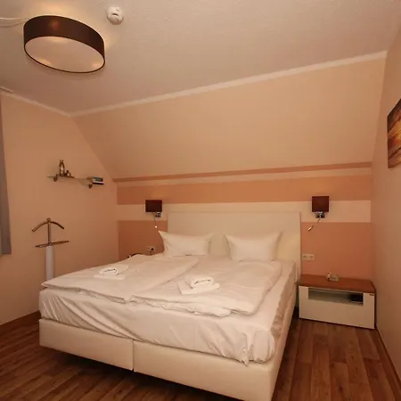 Strandhaus Monchgut: Beachside Retreat With Balcony And Access Apartment