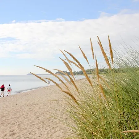 Apartment Strandhaus Monchgut: Beachside Retreat With Balcony And Access *